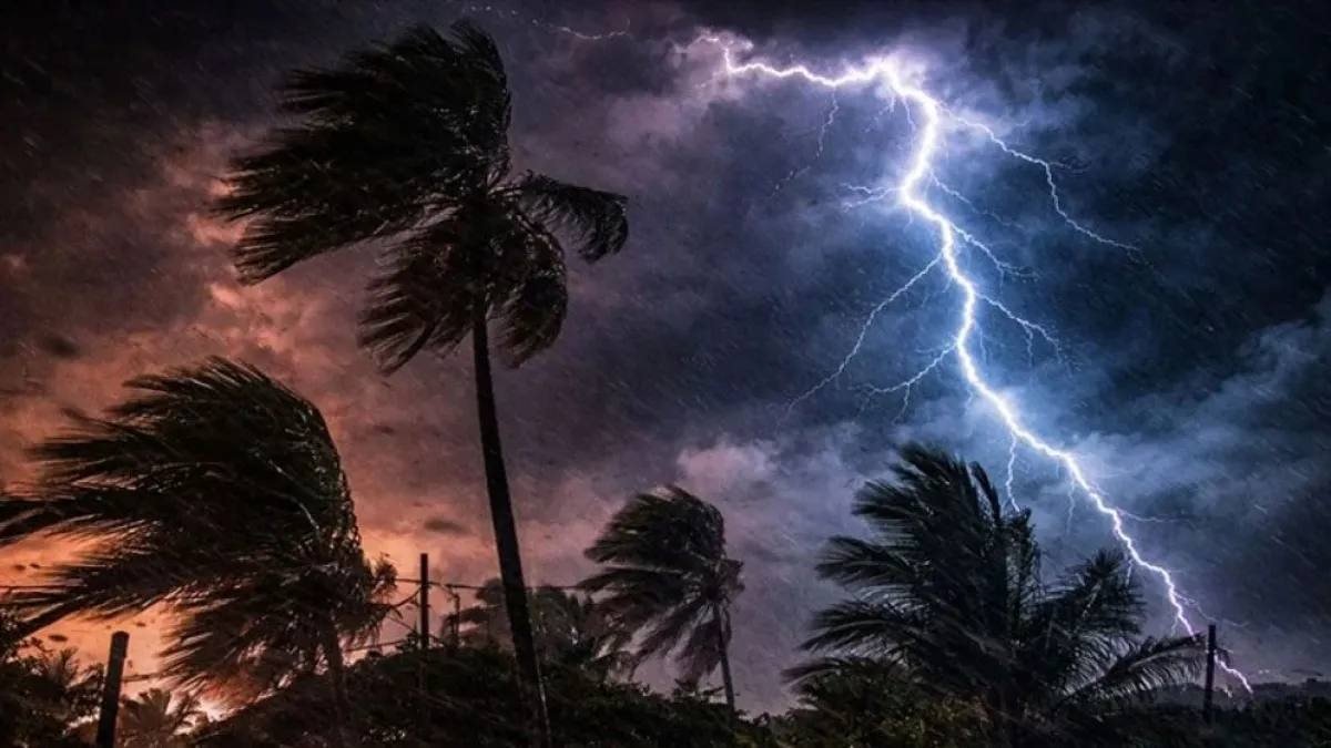 বিলের ঘরে আশ্রয় নিয়ে বজ্রপাতে ৬ জনের মৃত্যু, আহত ৩ জন