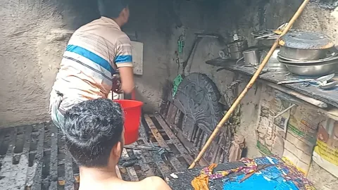 আক্কেলপুরে অগ্নিকাণ্ডে বিধবার বসতঘর ভস্মীভূত