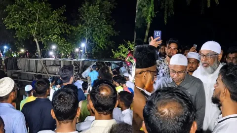 সাতক্ষীরায় জামায়াতের লংমার্চফেরত বাসের ধাক্কায় পথচারী নিহত