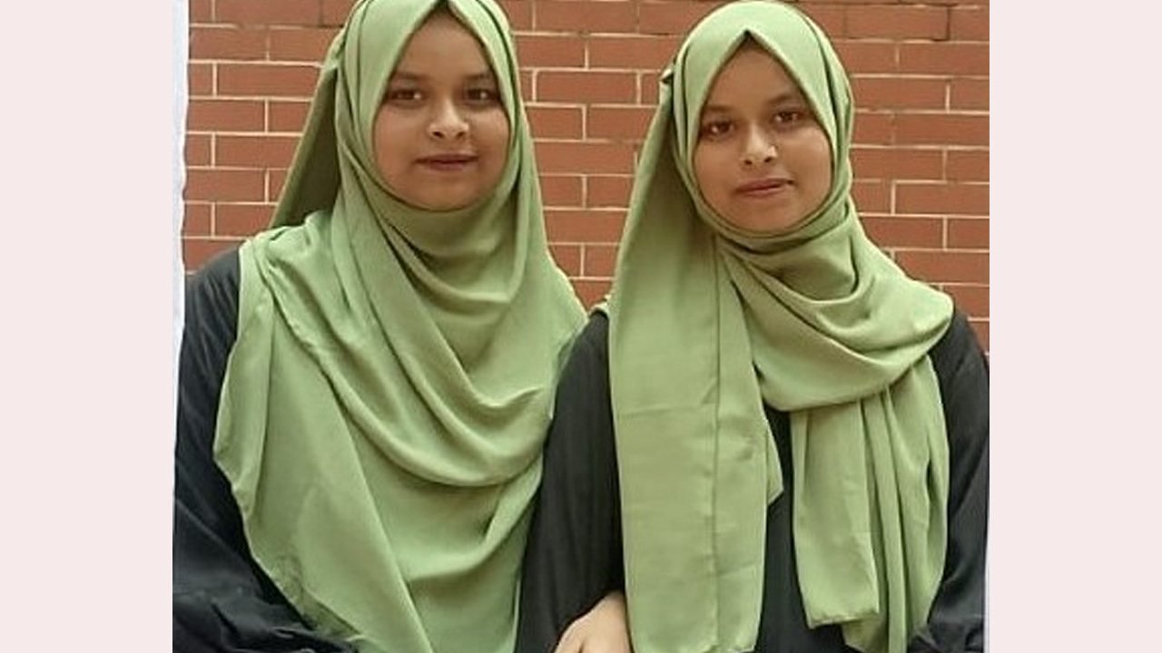 কুড়িগ্রামে অভাব জয় করে এইচএসসিতে জিপিএ-৫ পেল যমজ দুই বোন
